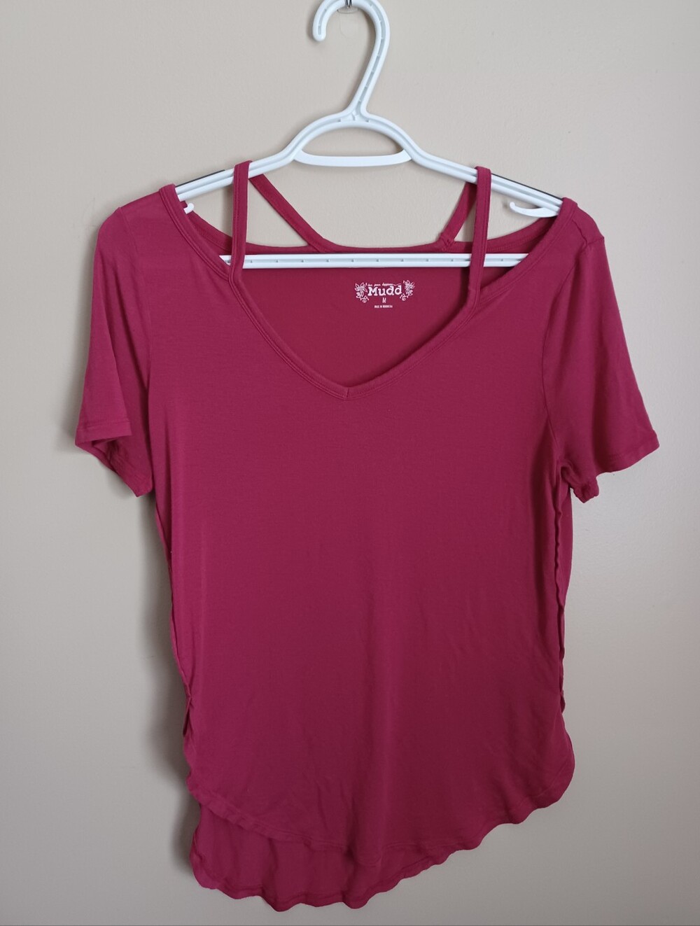 Women's Size Medium Red Mudd Rayon Spandex Light Weight Short Sleeve Shirt Top